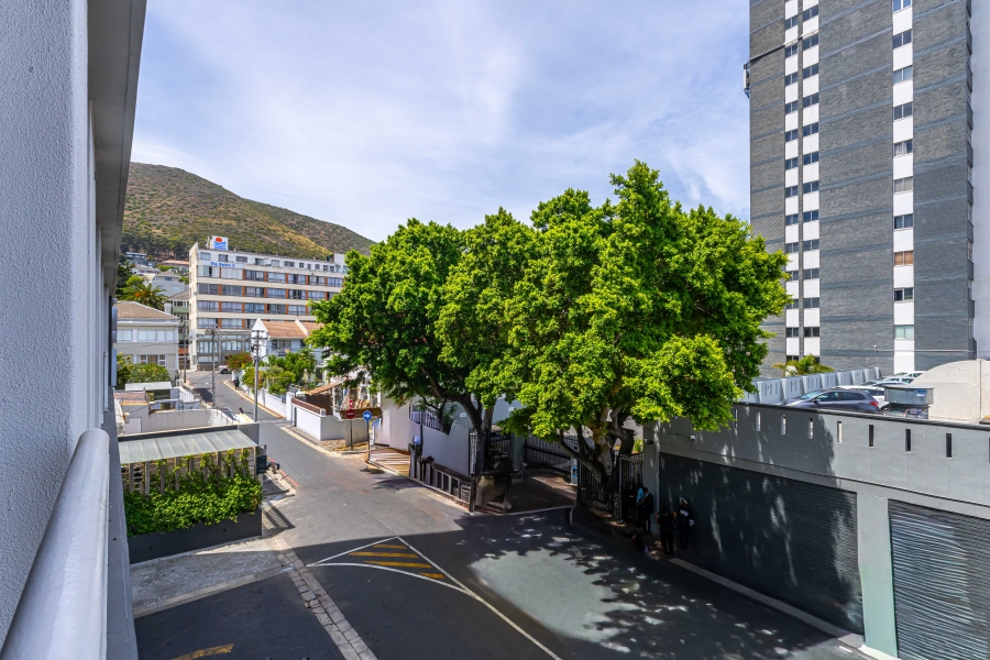To Let 1 Bedroom Property for Rent in Sea Point Western Cape